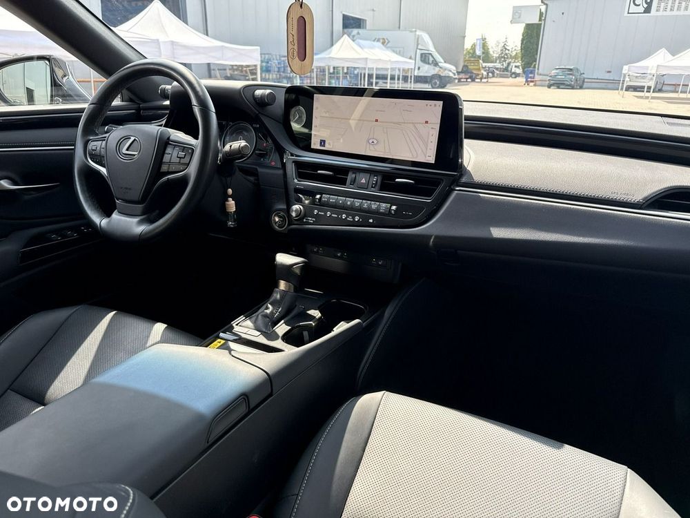 Lexus ES 300h Business Edition - 21