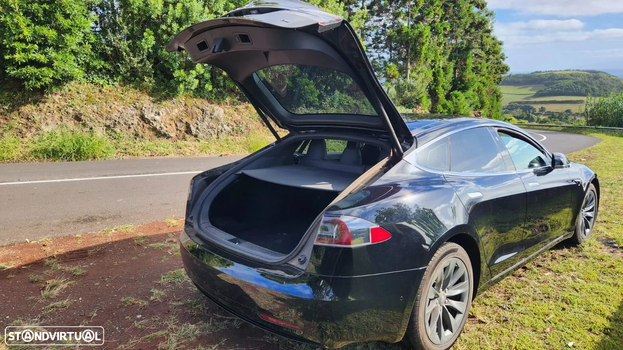 Tesla Model S - 3