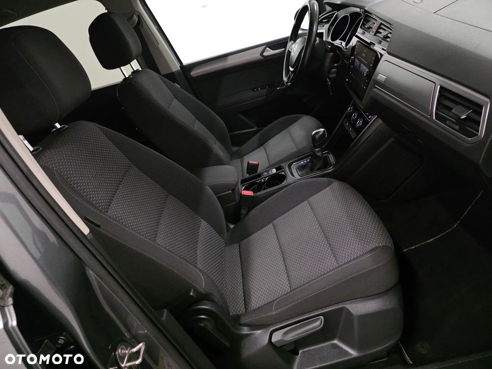 Volkswagen Touran - 16