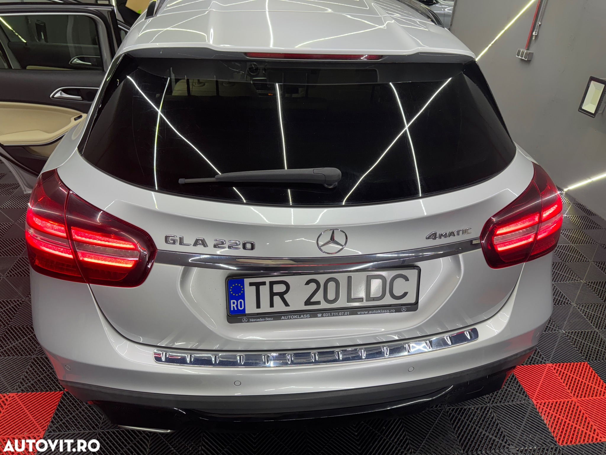 Mercedes-Benz GLA 220 4MATIC - 8