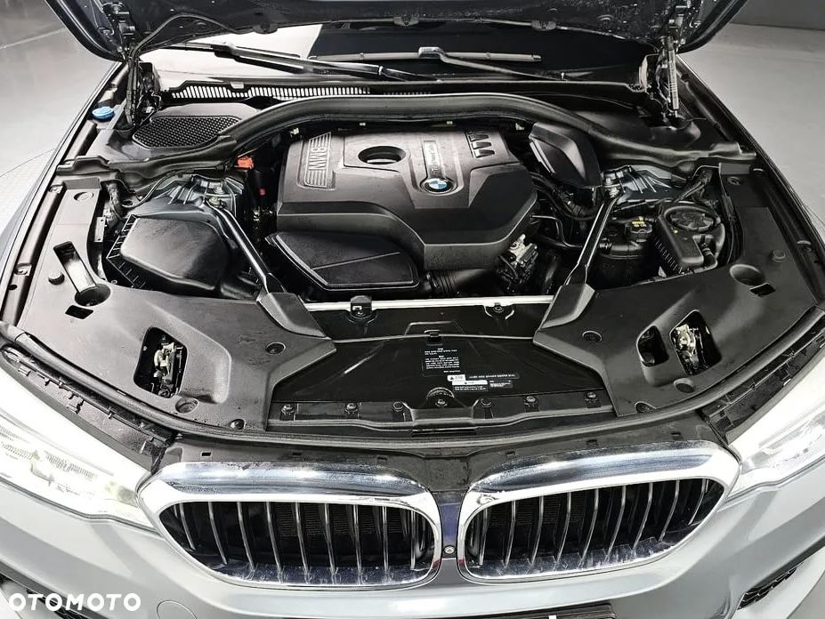 BMW Seria 5 530i xDrive M Sport Edition - 18