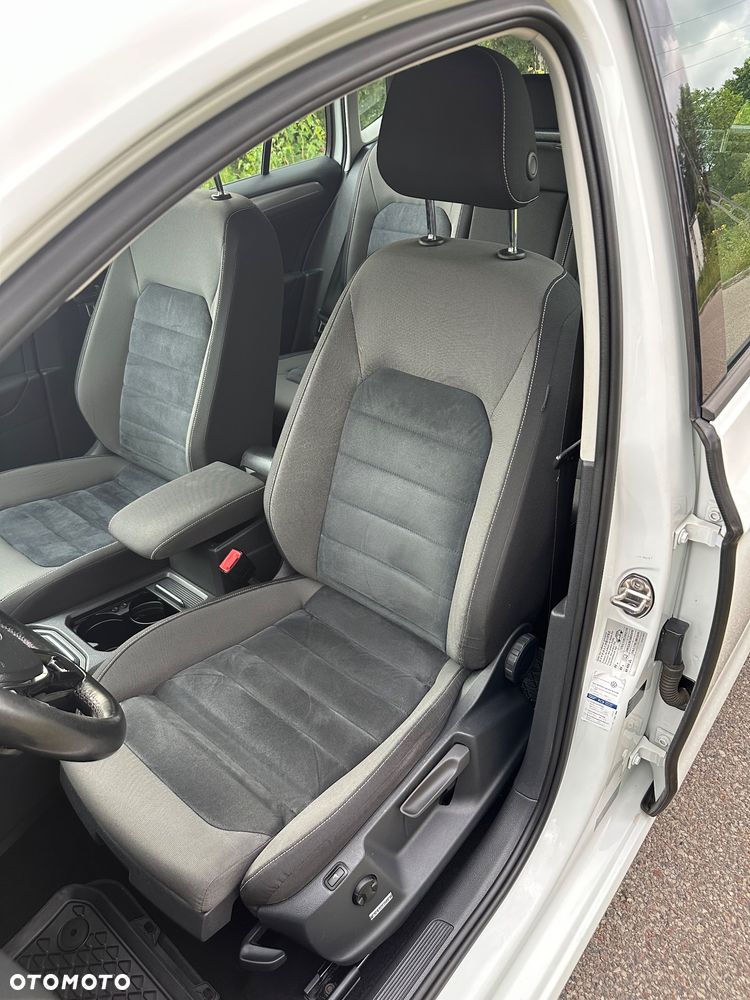 Volkswagen Golf - 28