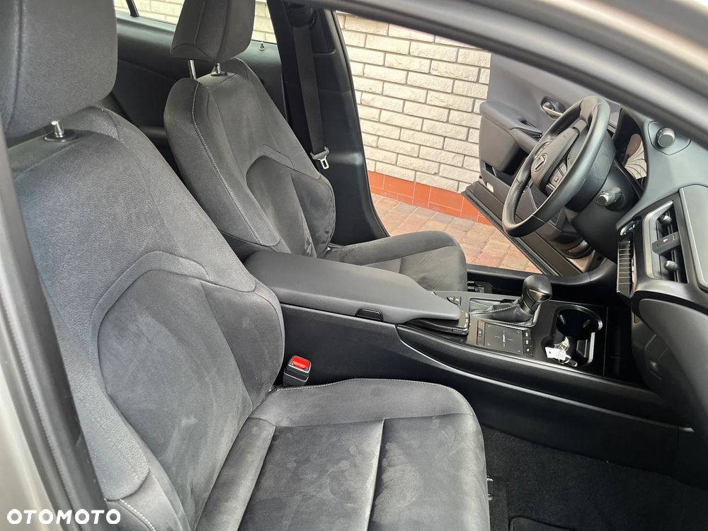 Lexus UX - 11