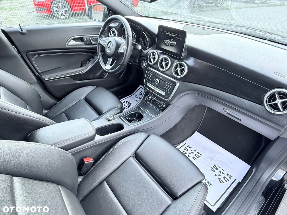 Mercedes-Benz CLA - 12