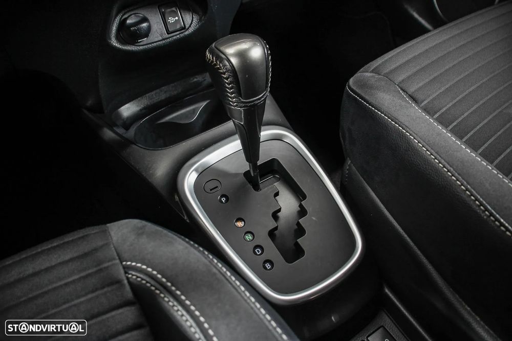 Toyota Yaris 1.5 HSD Sport - 36