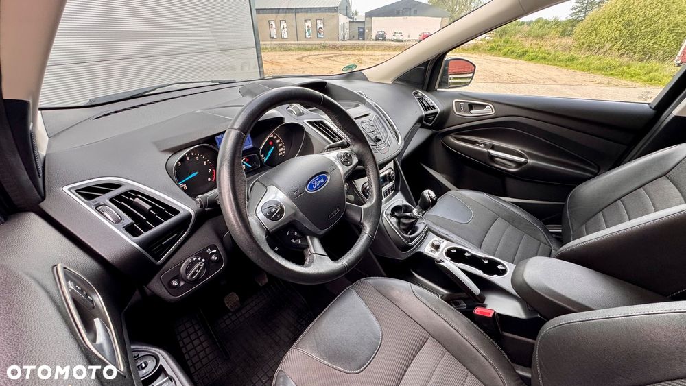 Ford Kuga 1.6 EcoBoost 2x4 Titanium - 29