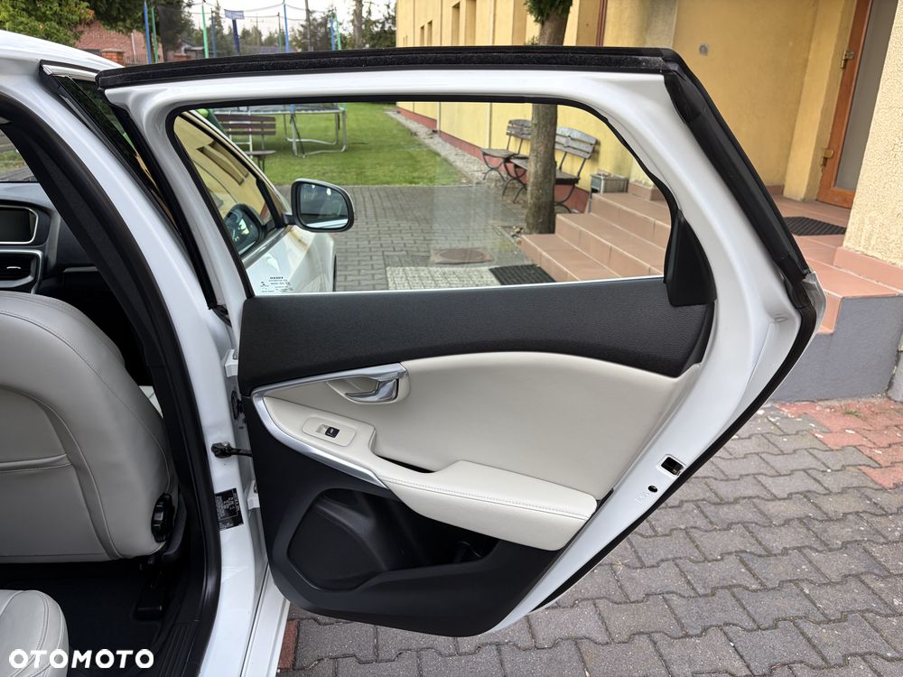 Volvo V40 D3 Momentum - 26
