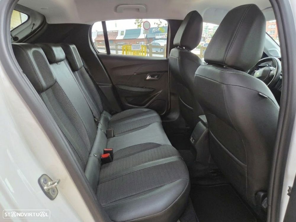 Peugeot e-208 Allure+ - 17