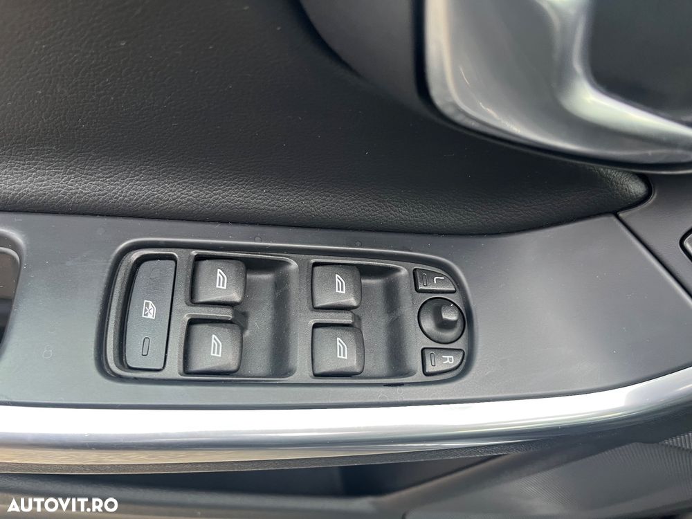 Volvo V60 D4 Momentum - 20