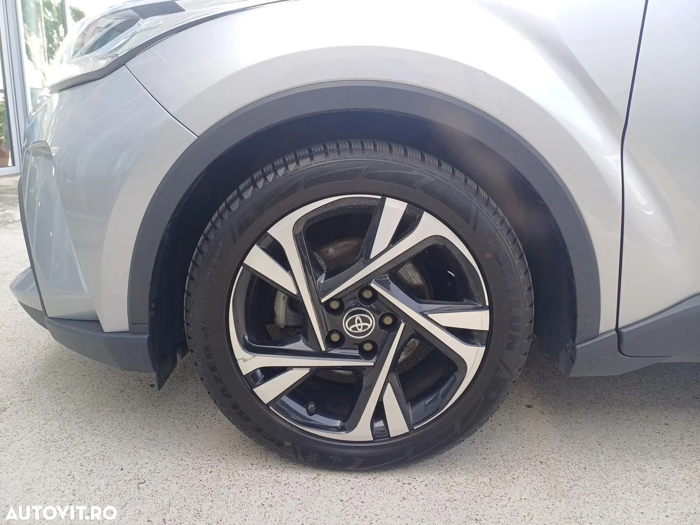 Toyota C-HR 1.8 HSD 122 CP 4x2 CVT C-ult Style bi-tone - 27