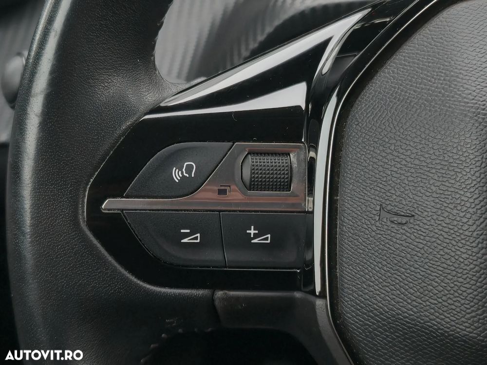 Peugeot 208 1.2 L PureTech STT Allure Pack - 23