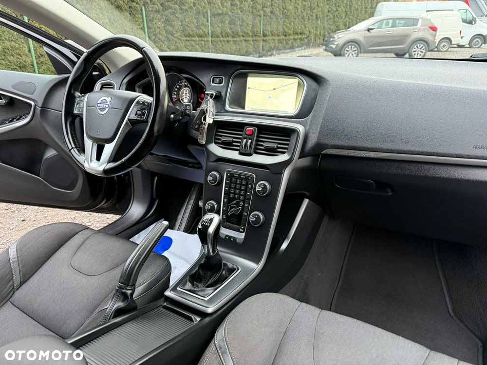 Volvo V40 Cross Country - 13