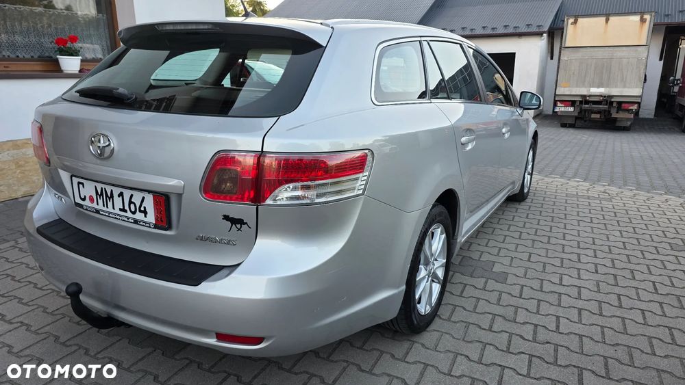 Toyota Avensis 1.8 Comfort - 14