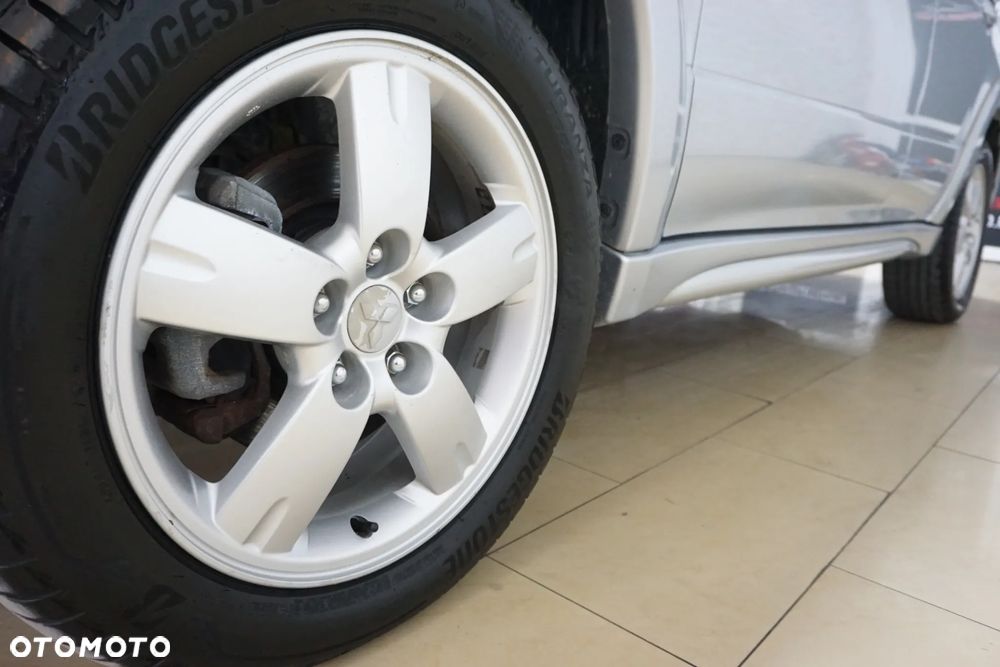 Mitsubishi Outlander 2.0 4WD Invite - 13