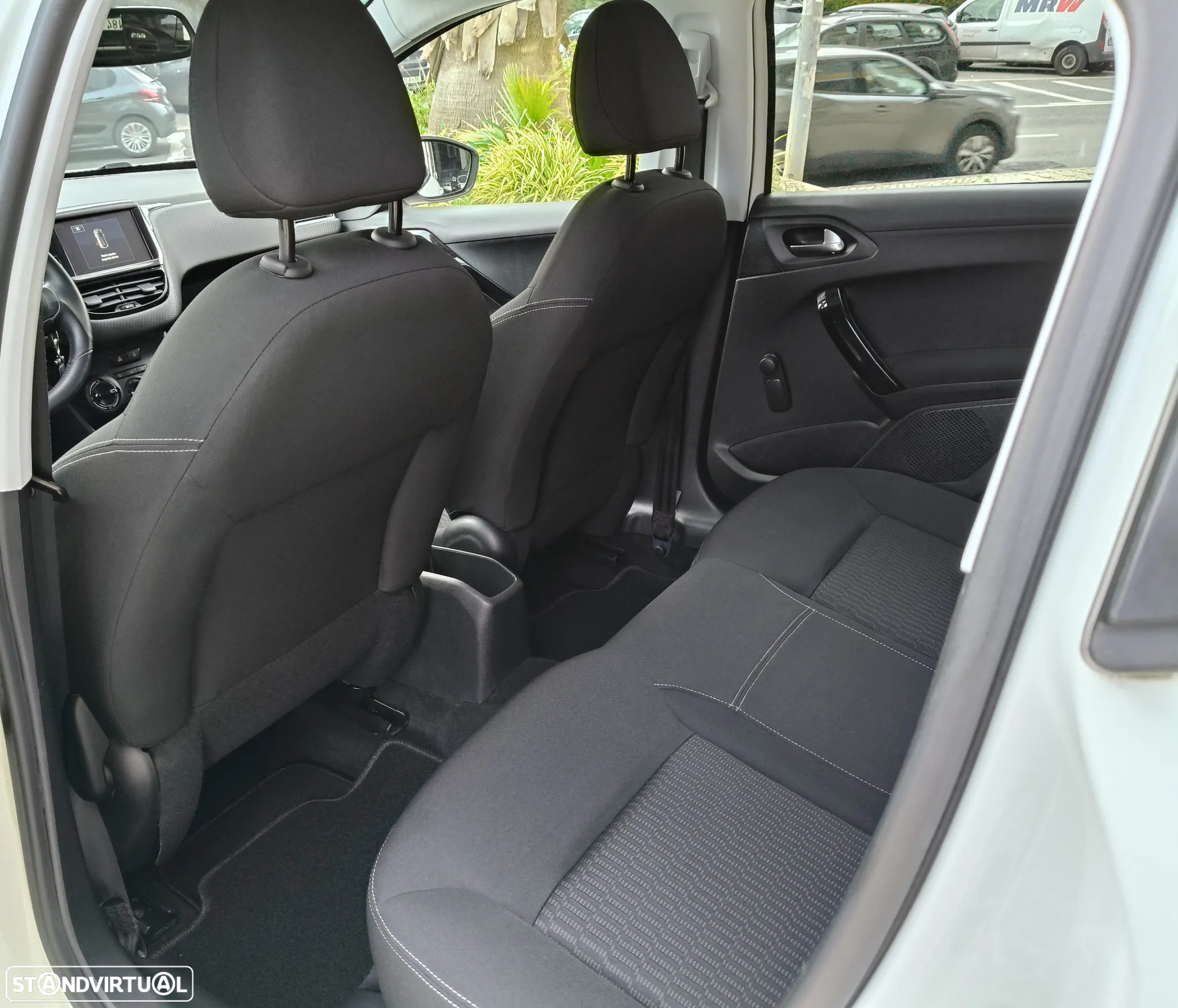 Peugeot 208 1.6 BlueHDi Style - 23