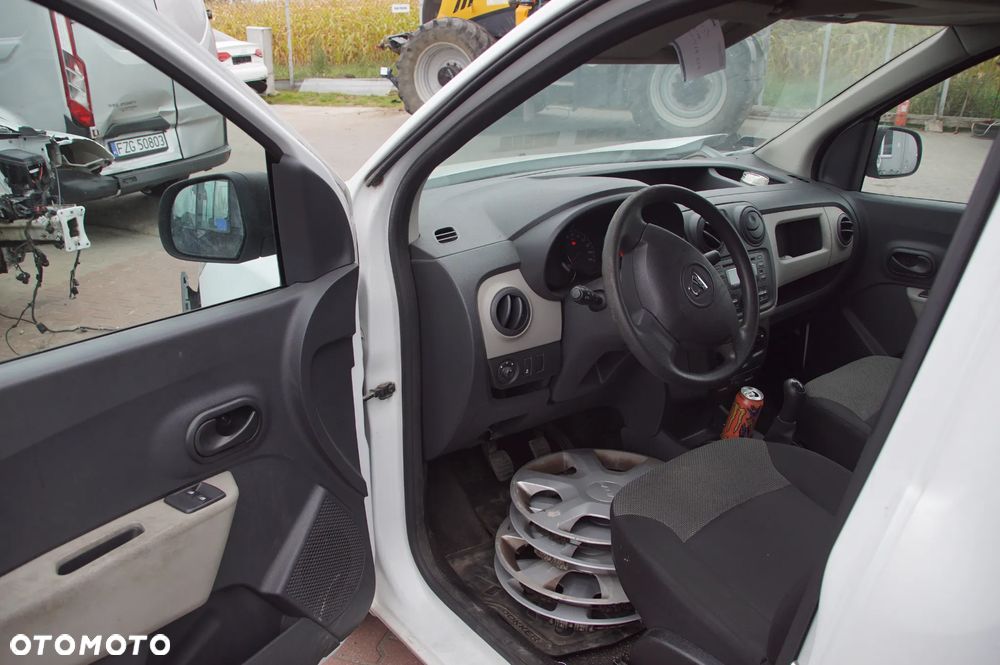 Auto na części - Dacia Dokker 1.5 DCI 90 KM K9K626 JR5341 DV369 2017R Silnik Skrzynia Drzwi Zderzak Błotnik Lampa Lusterko Szyba Klamka Deska Kokpit Sterownik Moduł Czujnik Licznik Panel Kierownica - 10