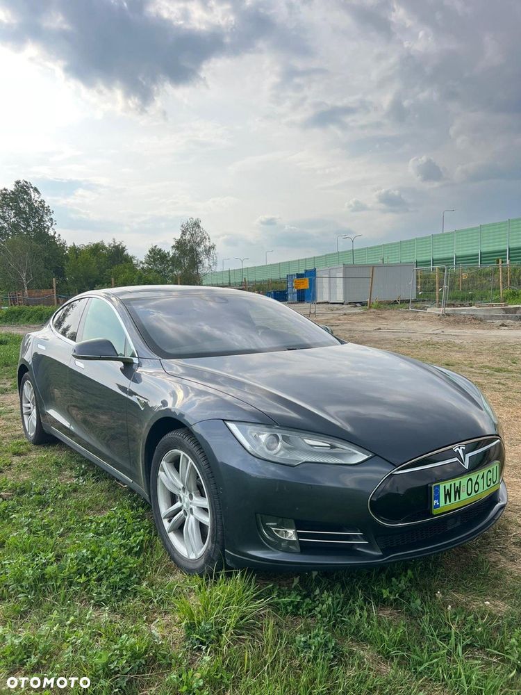 Tesla Model S 85 D