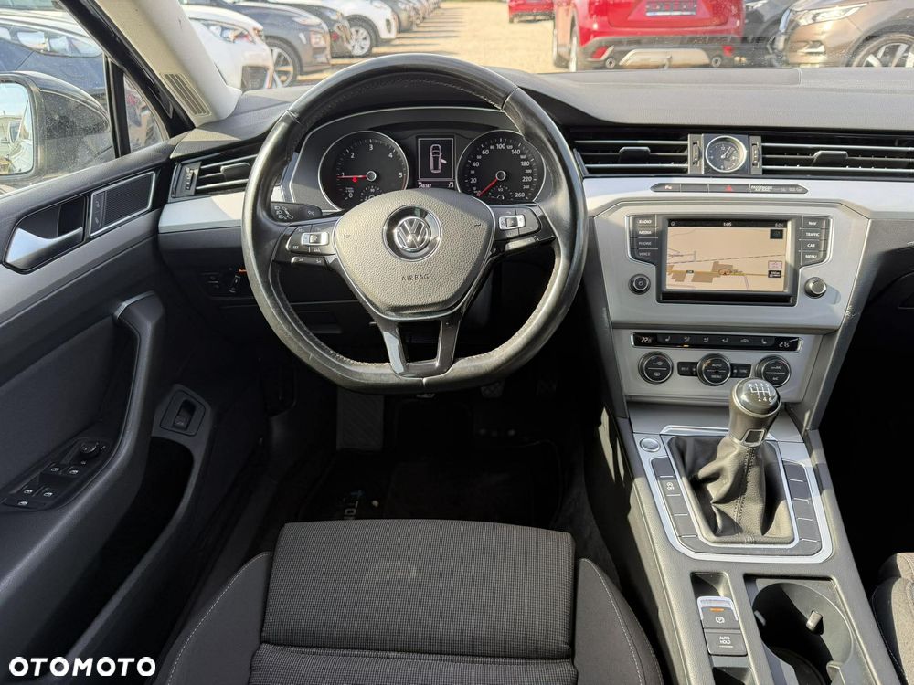 Volkswagen Passat - 11