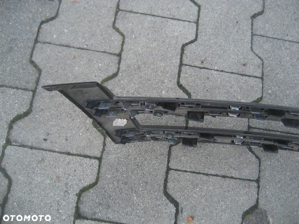 VW TIGUAN LIFT  ATRAPA GRILL ZNACZEK 5N0853655 - 7