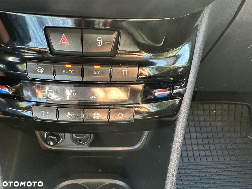 Peugeot 208 1.2 PureTech Allure S&S EAT6 - 22