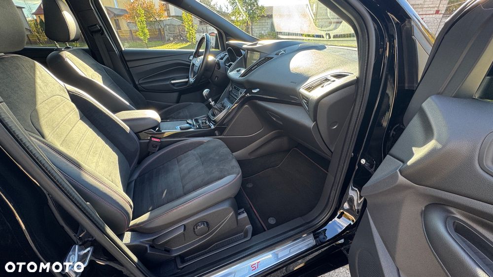 Ford Kuga 2.0 TDCi 4x4 ST-Line - 14