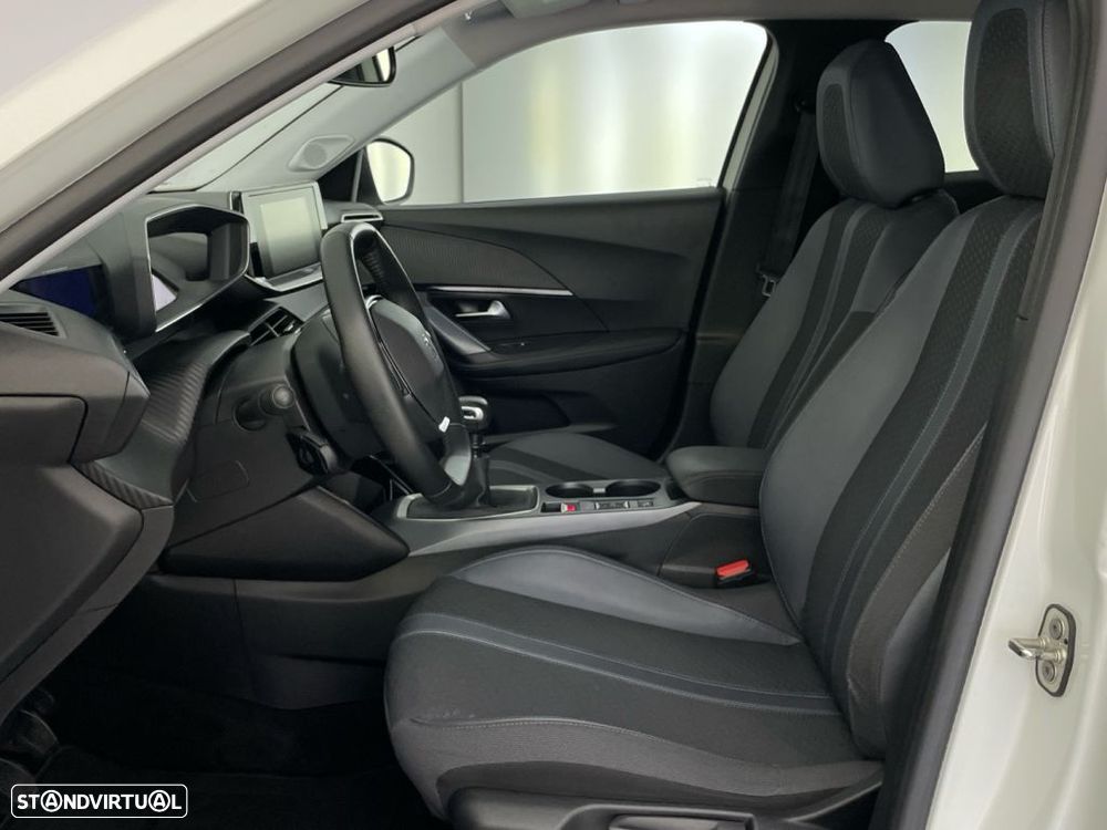 Peugeot 2008 1.2 PureTech Allure — fotografia 11