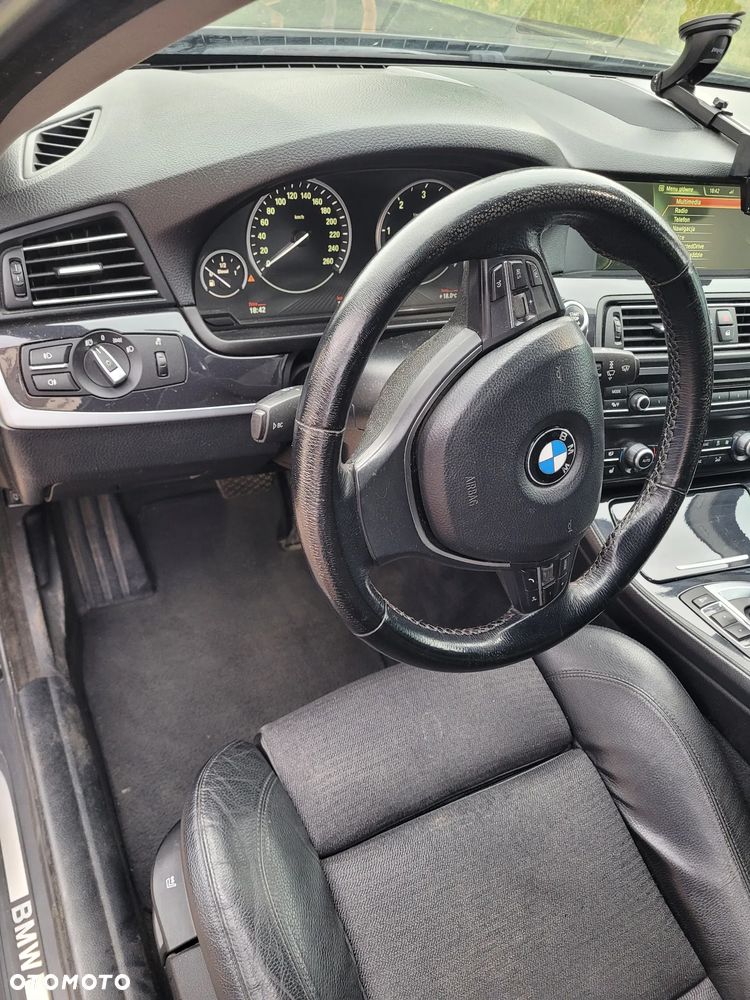 BMW Seria 5 525d xDrive - 4