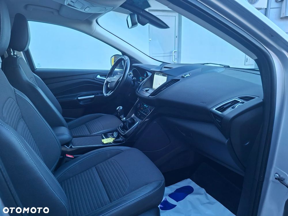 Ford Kuga 2.0 TDCi 2x4 Black & Silver - 38