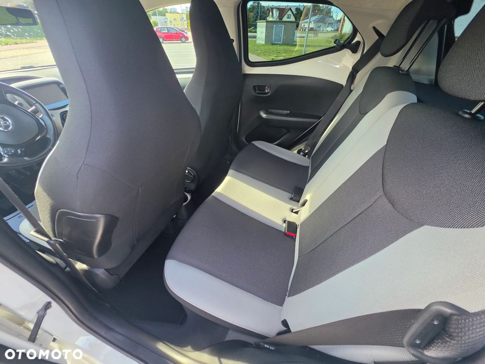 Toyota Aygo x-play touch - 15