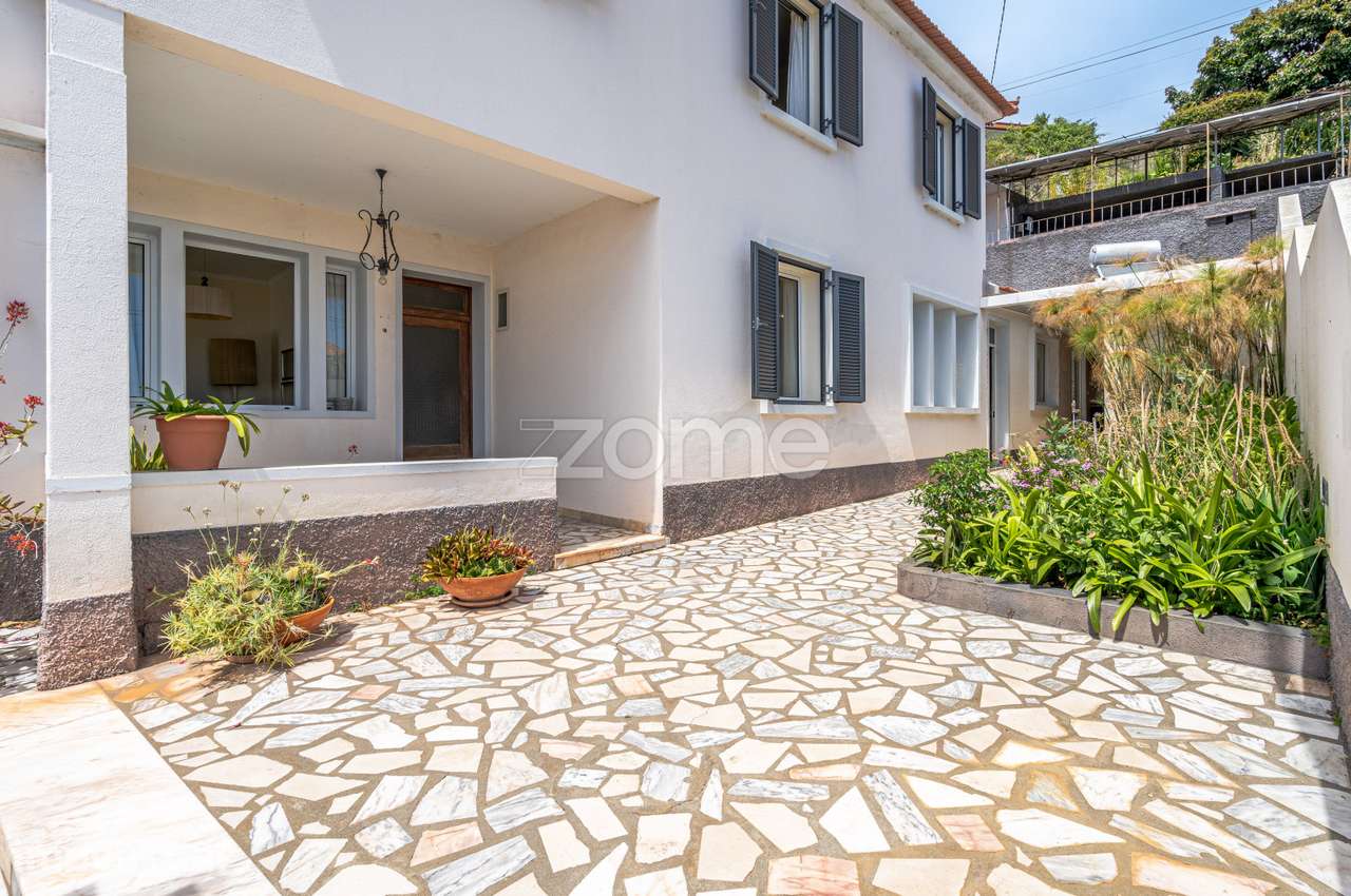 Moradia T4 Tradicional com vista mar na Calheta - Grande imagem: 2/55