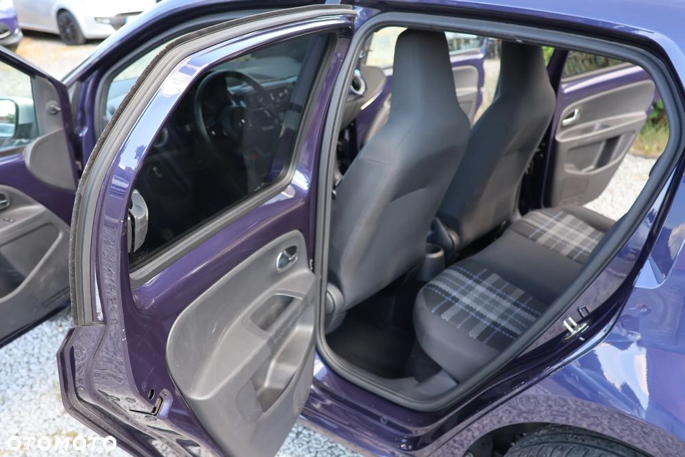 Volkswagen up! 1.0 beats - 9