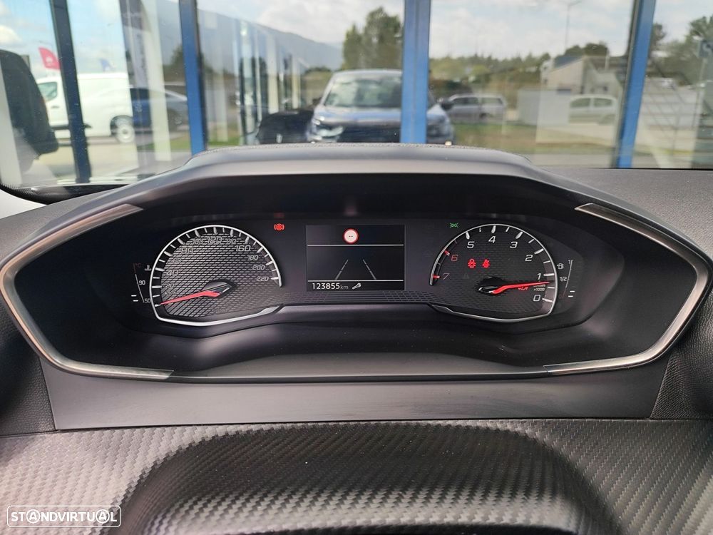 Peugeot 2008 1.2 PureTech Active Pack - 17