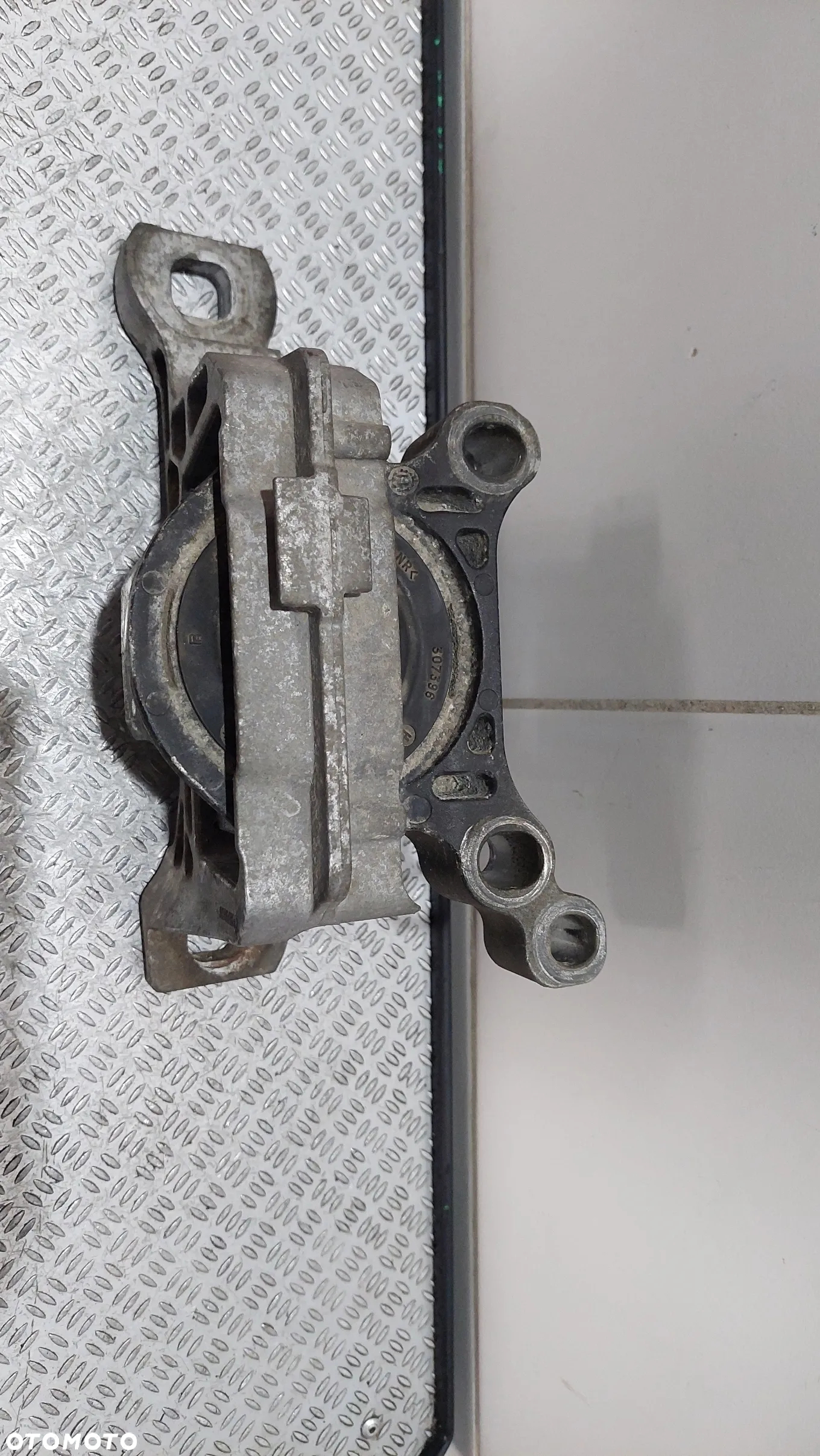 PODUSZKA ŁAPA SILNIKA FORD C-MAX MK2 1,6 R2012 ECOBOOST NR DV616F012HA - 2