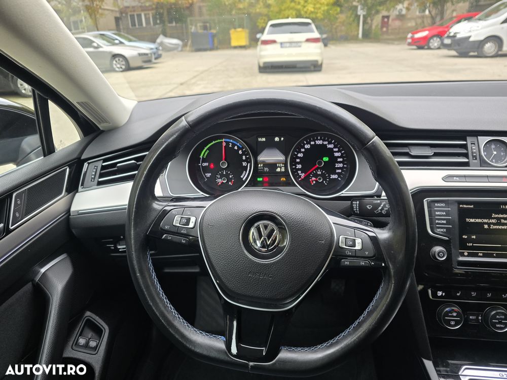 Volkswagen Passat - 16