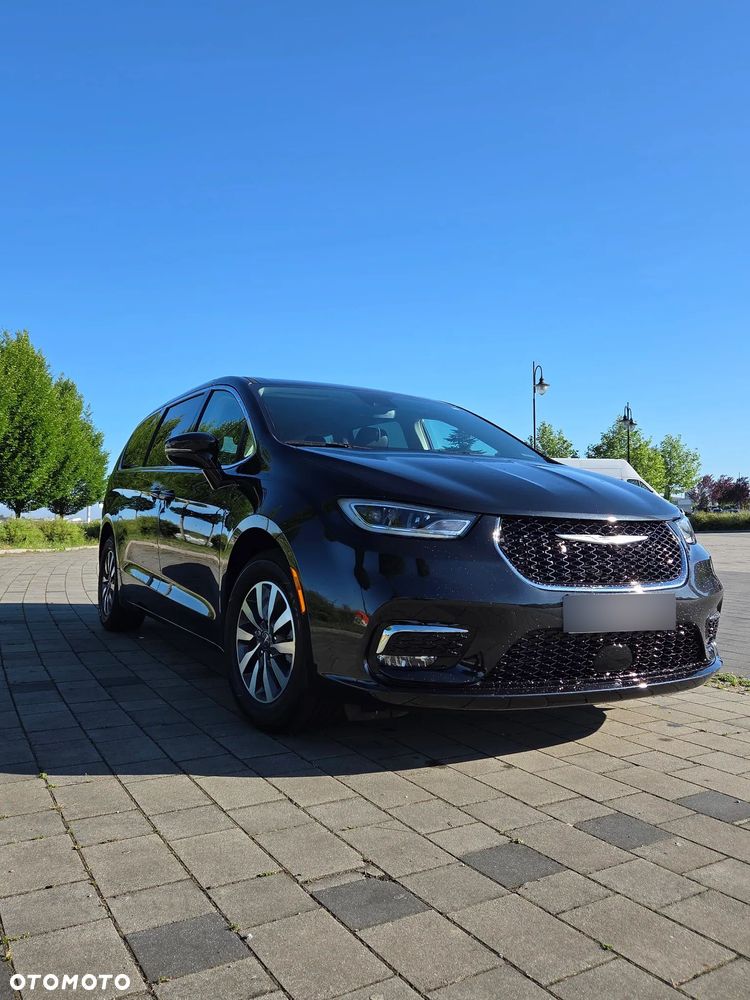 Chrysler Pacifica - 1