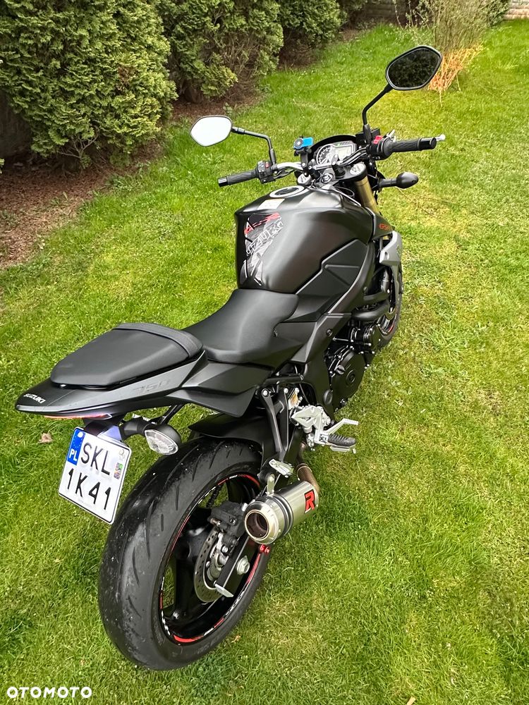 Suzuki GSR - 4