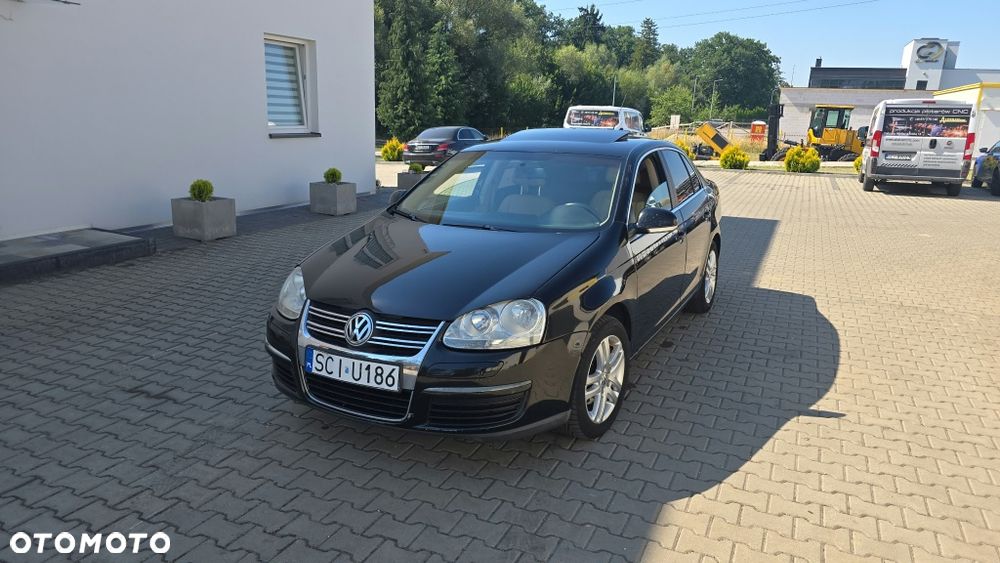 Volkswagen Jetta - 2