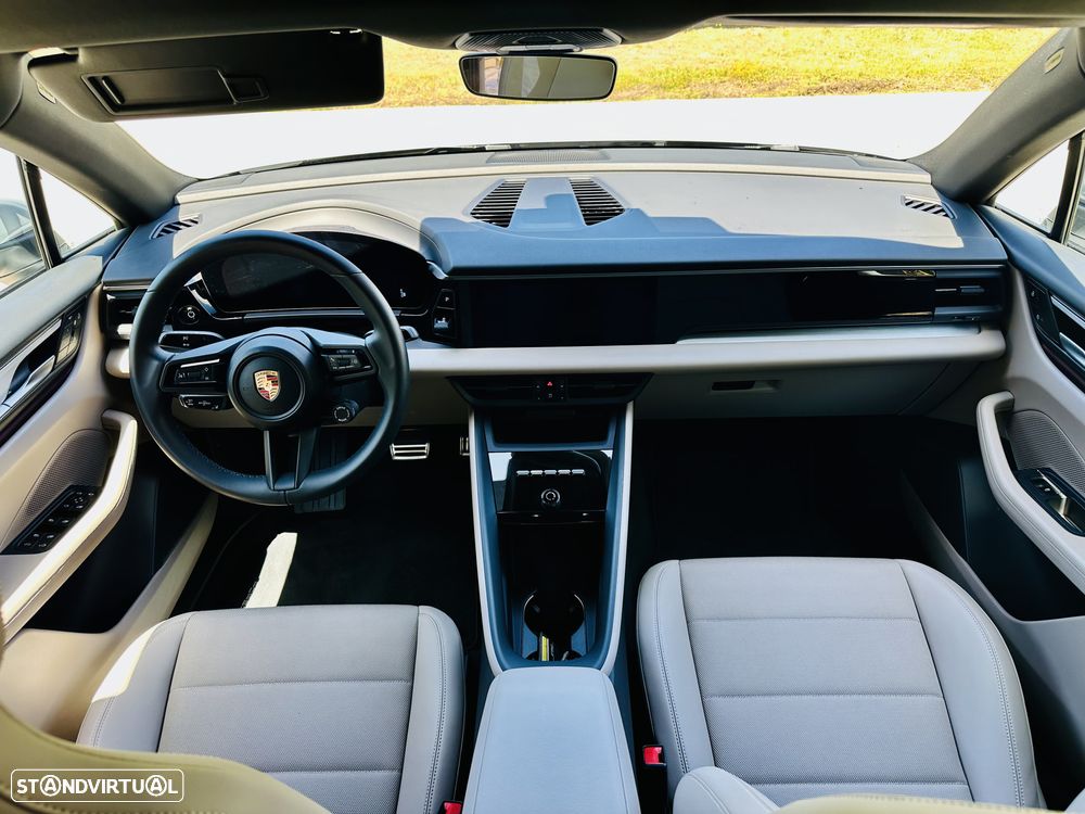 Porsche Macan Electric - 27