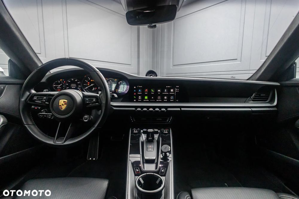 Porsche 911 Carrera 4 PDK - 9