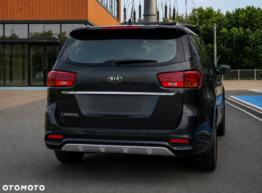 Kia Carnival - 4