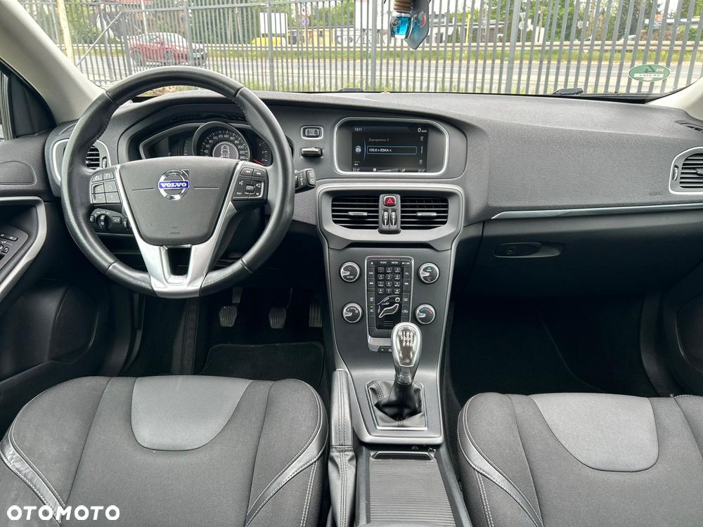 Volvo V40 D2 Momentum - 16
