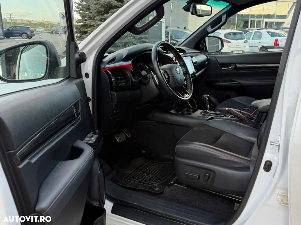 Toyota Hilux 2.8D 204CP 4x4 Double Cab AT GR Sport - 11