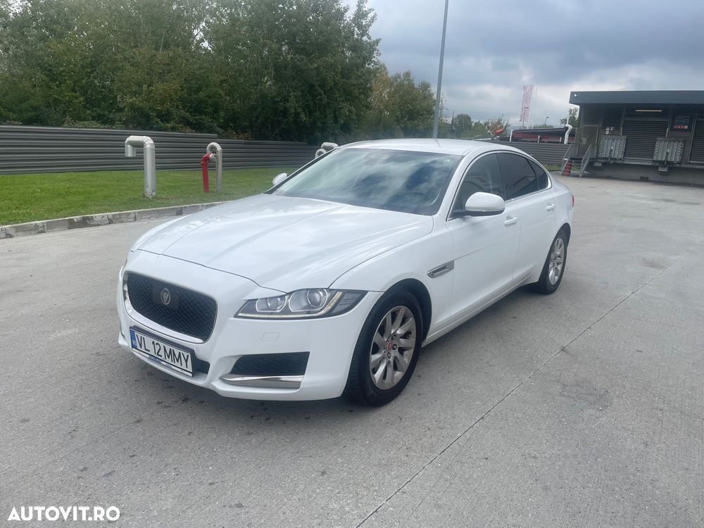 Jaguar XF 20d AWD Portfolio - 1