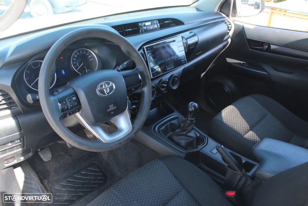 Toyota Hilux 2.4 D-4D 4WD CD CM - 11