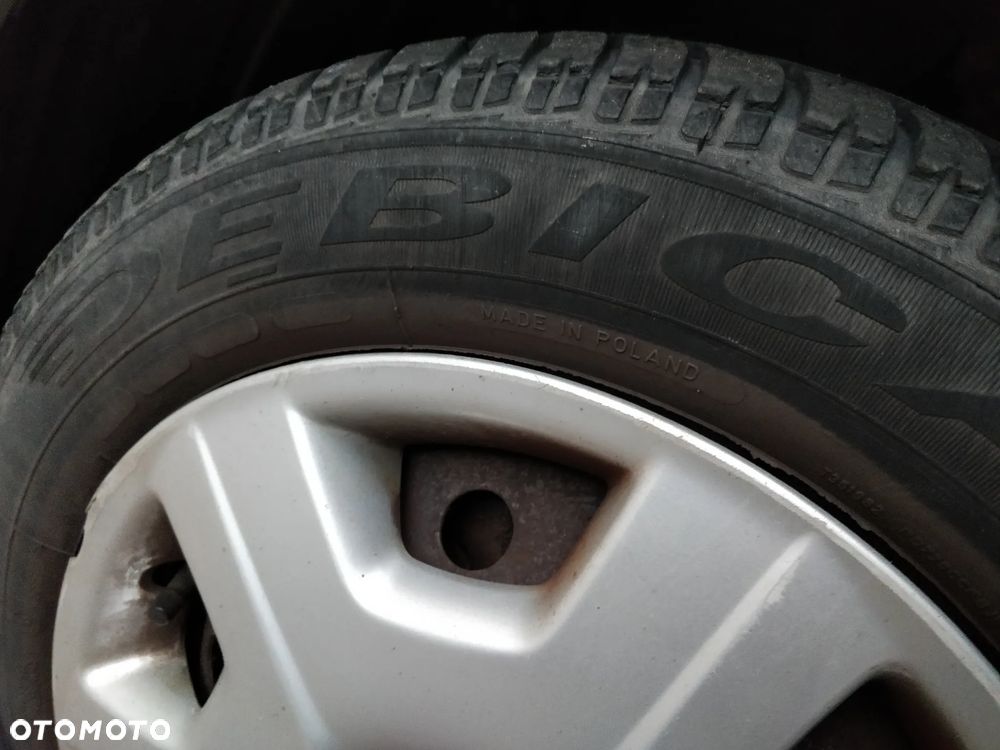 Toyota Yaris 1.0 Base - 12