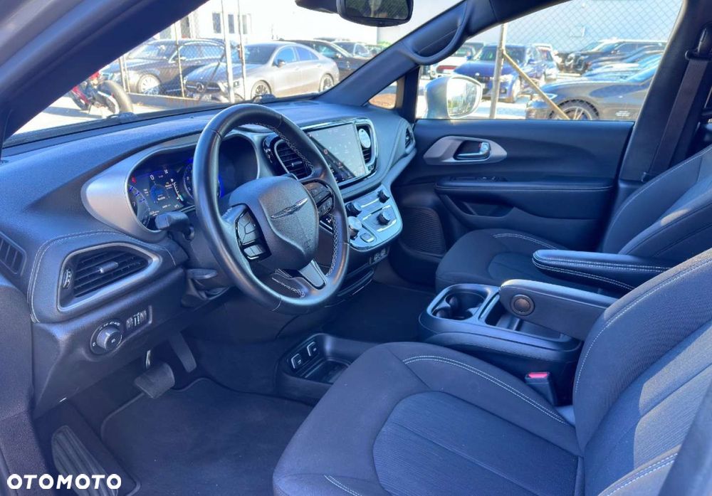 Chrysler Pacifica - 9