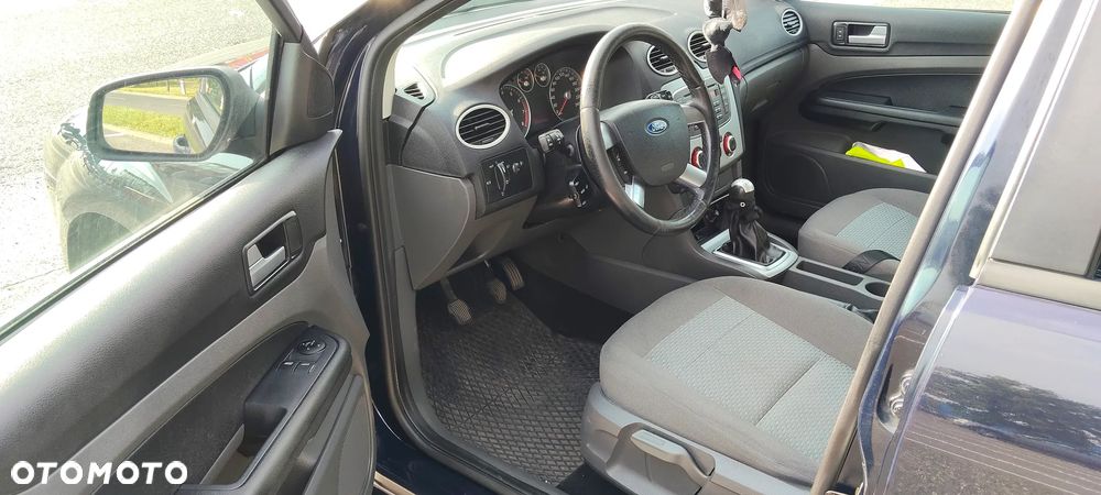 Ford Focus 1.6 16V Trend - 11