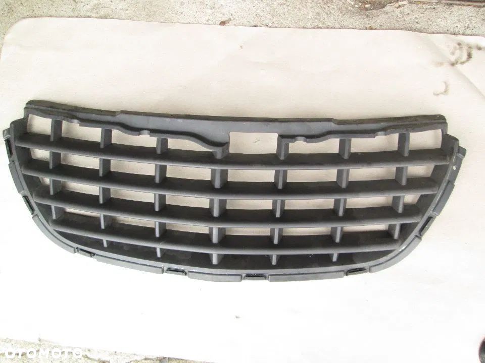 grill atrapa chrysler pacifica - 3