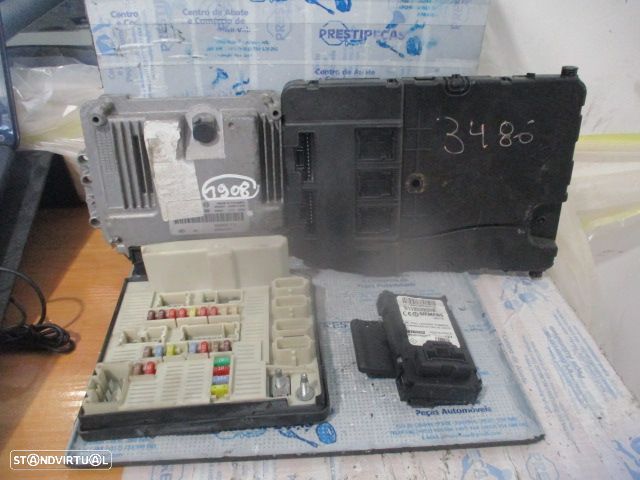Centralina 8200601334  8200631560  8200606831  8200455424G  8200125077  RENAULT GRAND SCENIC 2 FASE 2 2007 1.9DCI 130CV 5P CINZA ORIGINAL - 1