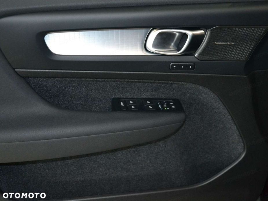 Volvo XC 40 B4 Ultra Black Edition - 10